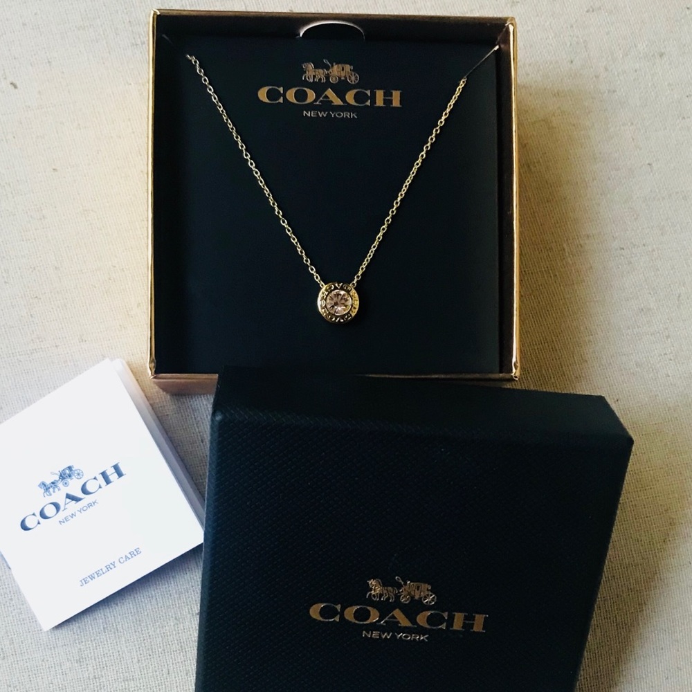 BNWT!! Coach Open Circle Pendant Gold Necklace